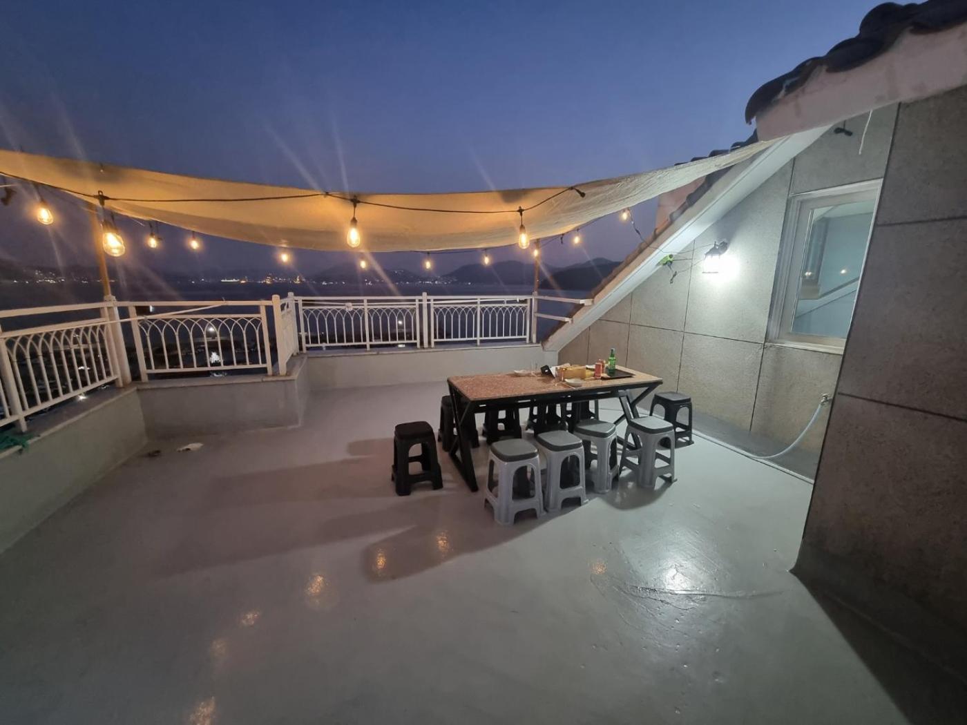 Geoje Seaside Two Floors Villa Exterior photo